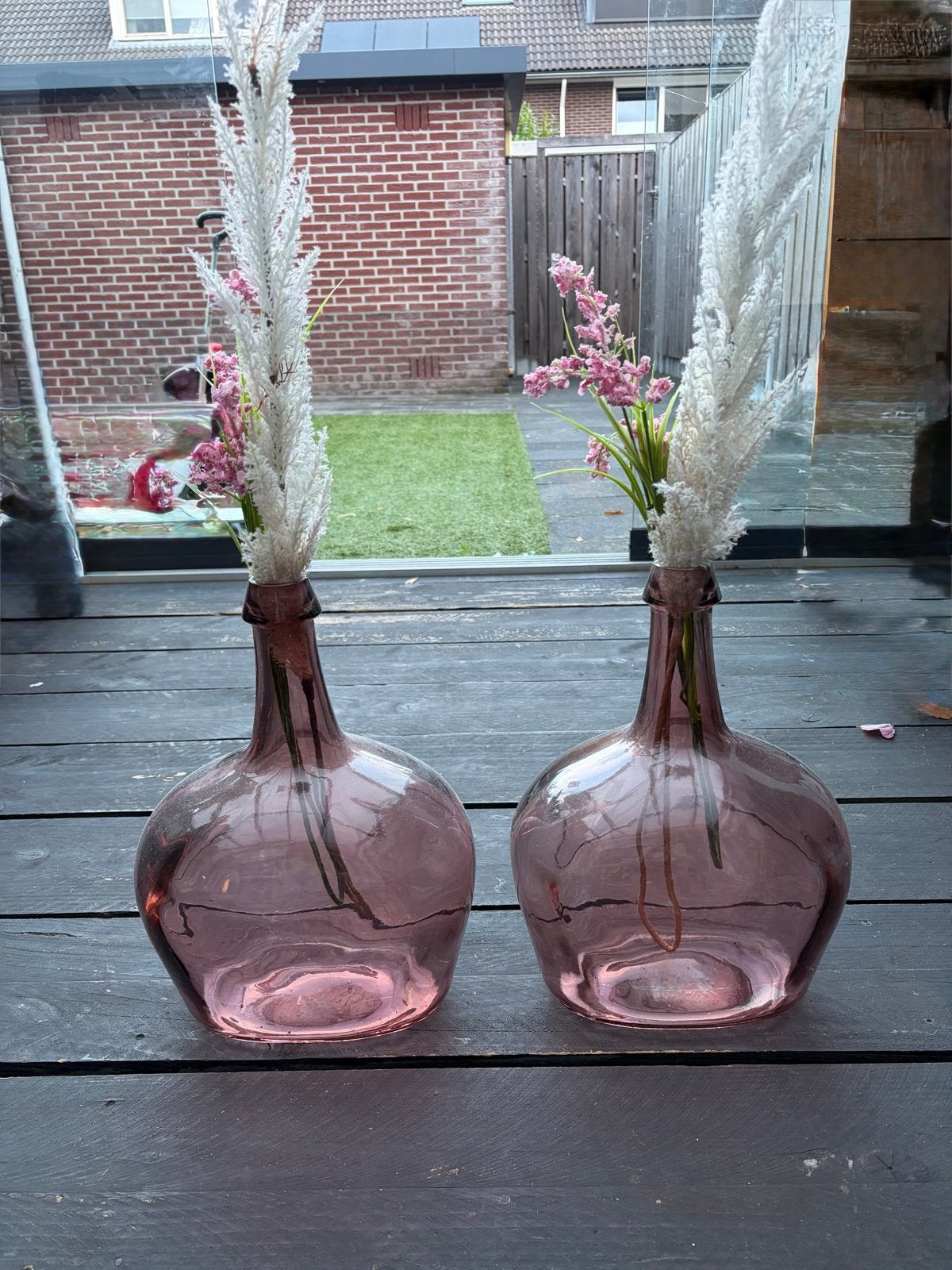 Twee roze vazen van Intratuin met droogbloemen, Ophalen, Inclusief droogbloemen, Roze, Glas