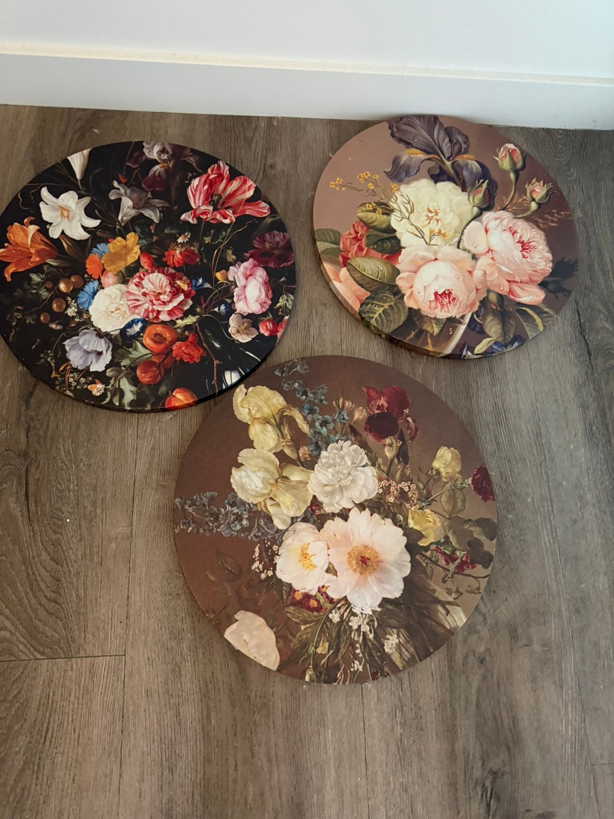 3 ronde schilderijen met bloemen, Ophalen of Verzenden, Zo goed als nieuw, Minder dan 50 cm, Schilderij