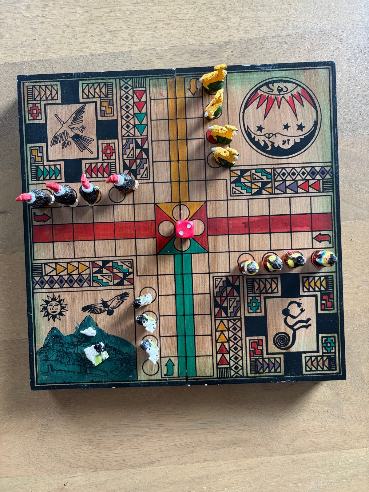 Uniek handgemaakt houten bordspel met dierenfiguren, Hobby en Vrije tijd, Drie of vier spelers, Ophalen of Verzenden, Gebruikt