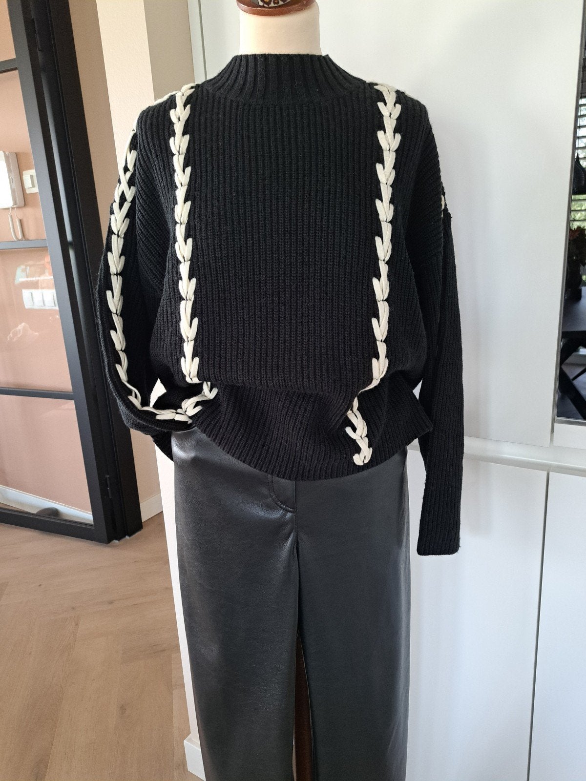 Prachtige trui Caroline Biss 42., Zwart, Maat 42/44 (L), Ophalen of Verzenden, Zo goed als nieuw