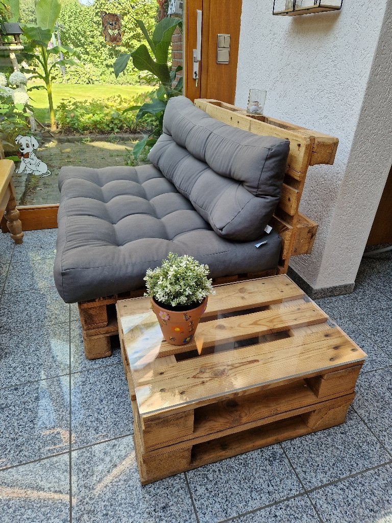 Lounge bank en tafel van pallets. Binnen gestaan !!, Ophalen, Zo goed als nieuw, Hout