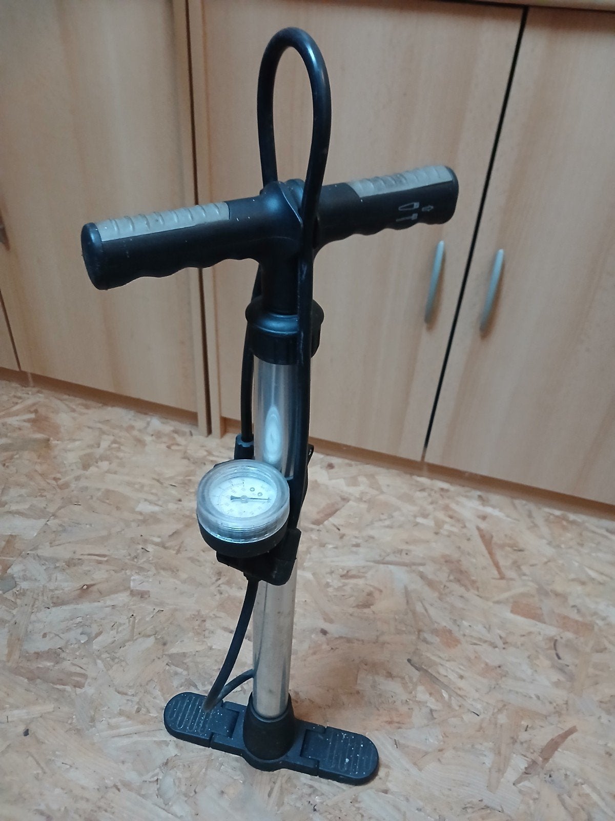 Fietspomp met drukmeter, Ophalen of Verzenden, Drukmeter, Gebruikt