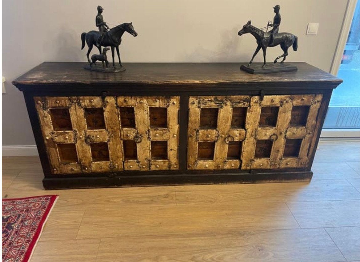 Robuust dressoir met robuste deuren bijzonder kast of meubel