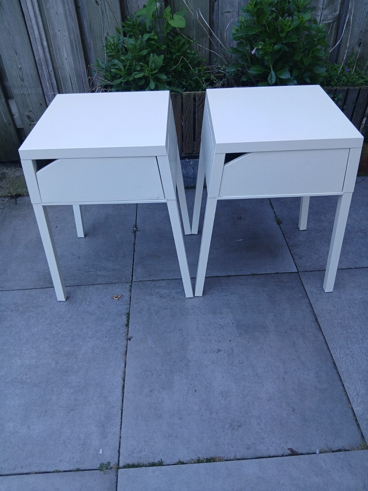 2 Witte Nachtkastjes met Lade - Hoogte 56 cm