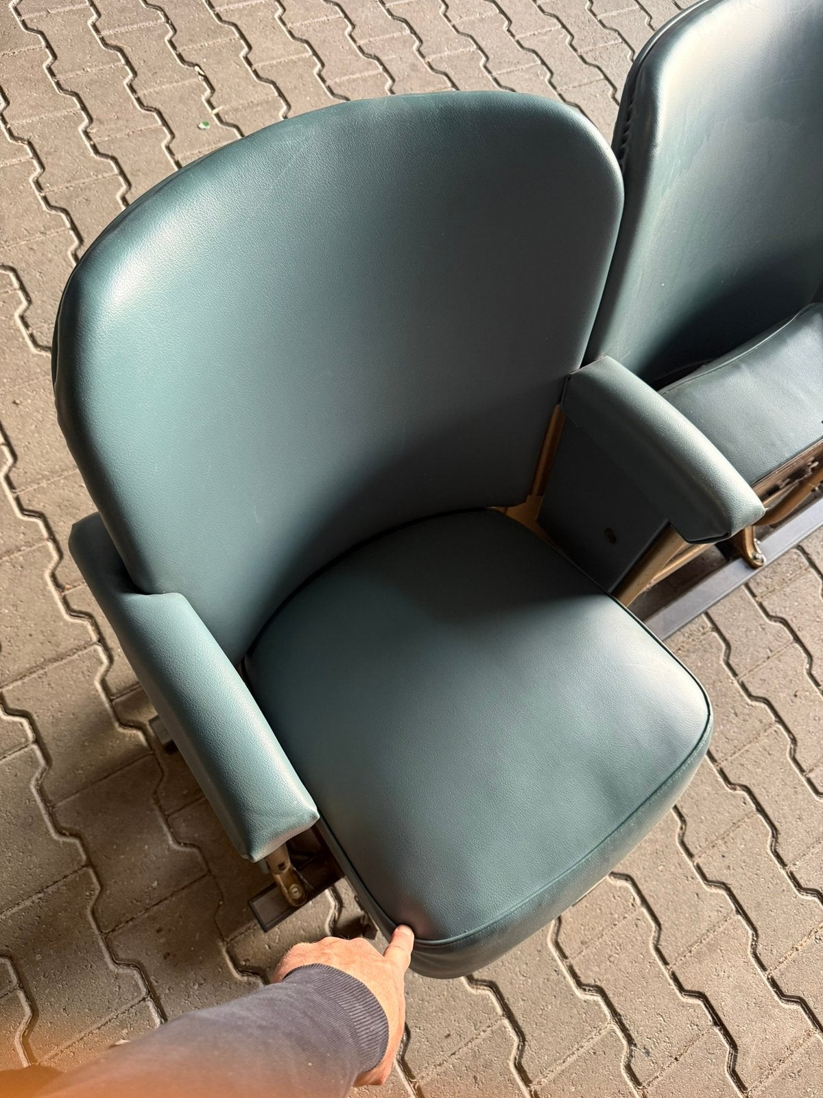 Bioscoop stoelen jaren 60  met frame en wieltjes, Ophalen