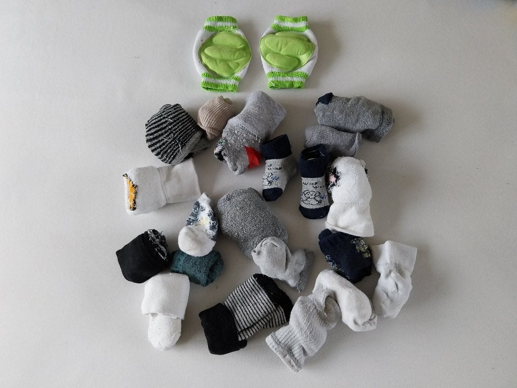Ongeveer 20 paar jongens sokjes en 1 paar kniebeschermers, Kinderen en Baby's, Ophalen of Verzenden, Gebruikt, Jongetje, Sokjes