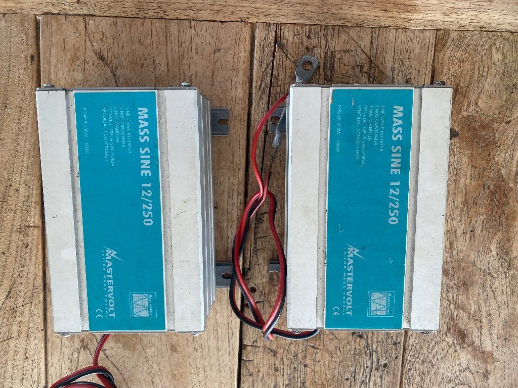 Mastervolt Sine 12/250 omvormer 12volt 230volt, Ophalen of Verzenden, Gebruikt, Motor en Techniek