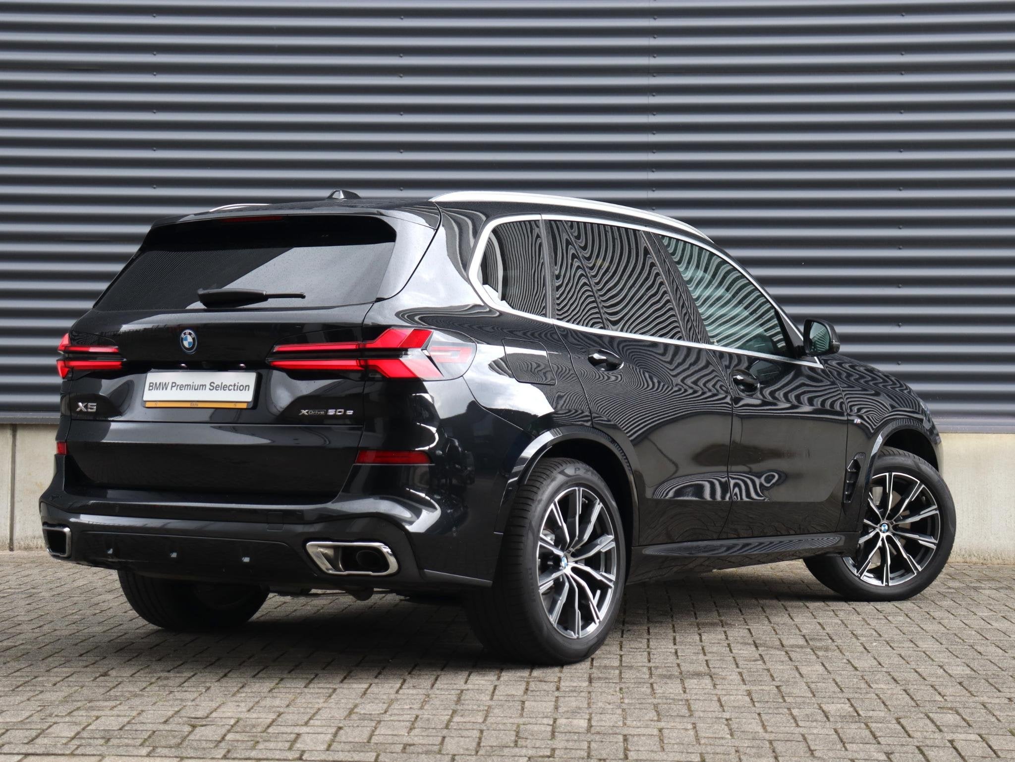 BMW X5 xDrive50e | M Sportpakket | Panodak | Head-Up | Drivi, Gebruikt, 2395 kg, Met garantie (alle), Zwart