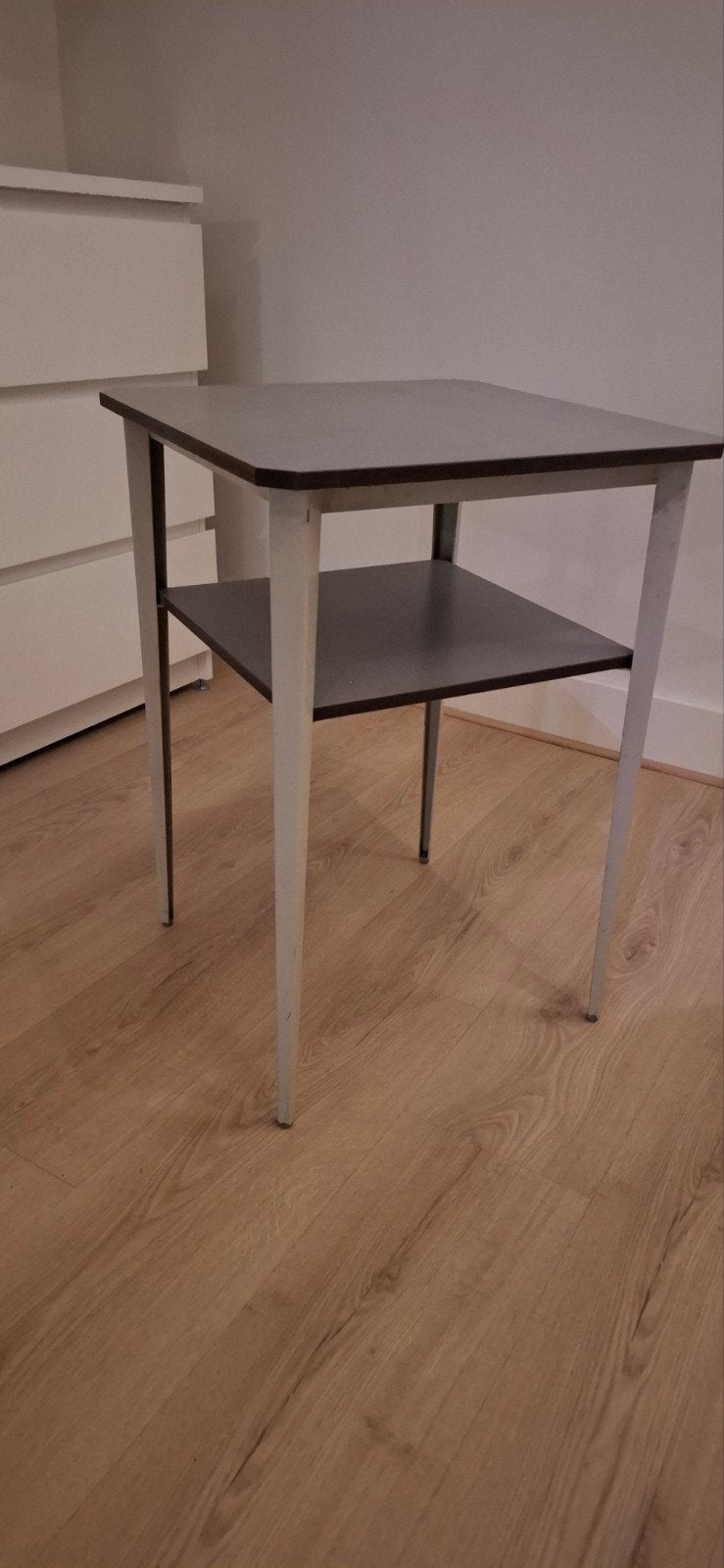Mooi tafeltje van Wim Rietveld voor Ahrend, Ophalen, Zo goed als nieuw, 25 tot 50 cm, Rechthoekig