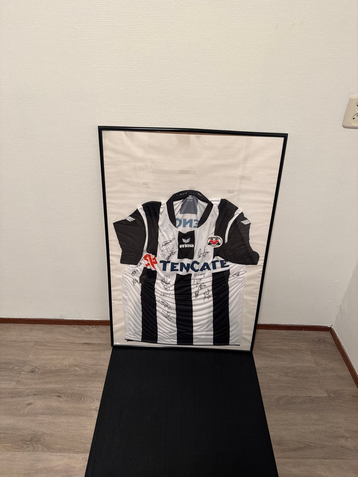 Gesigneerd voetbalshirt ingelijst - heracles, Sport en Fitness, Ophalen, Gebruikt, Shirt