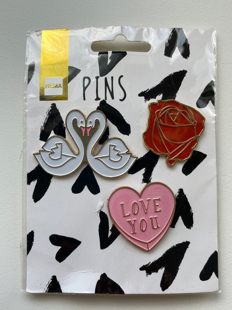 Nieuw in verpakking: Drie verschillende metalen pins - HEMA, Ophalen of Verzenden, Nieuw, Overige onderwerpen, Speldje of Pin