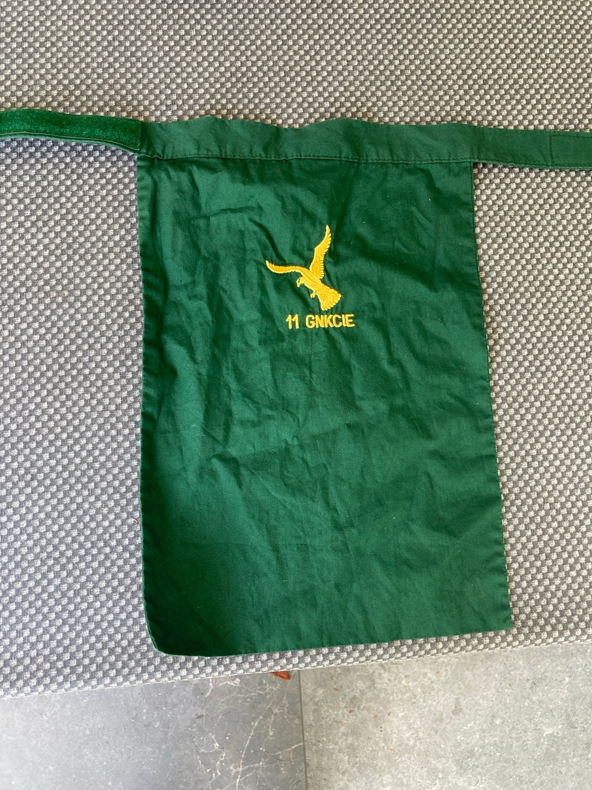 Halsdoek 11 GNKCIE Luchtmobiele Brigade, 3 stuks en 1 rode, Ophalen, Landmacht, Nederland, Embleem of Badge
