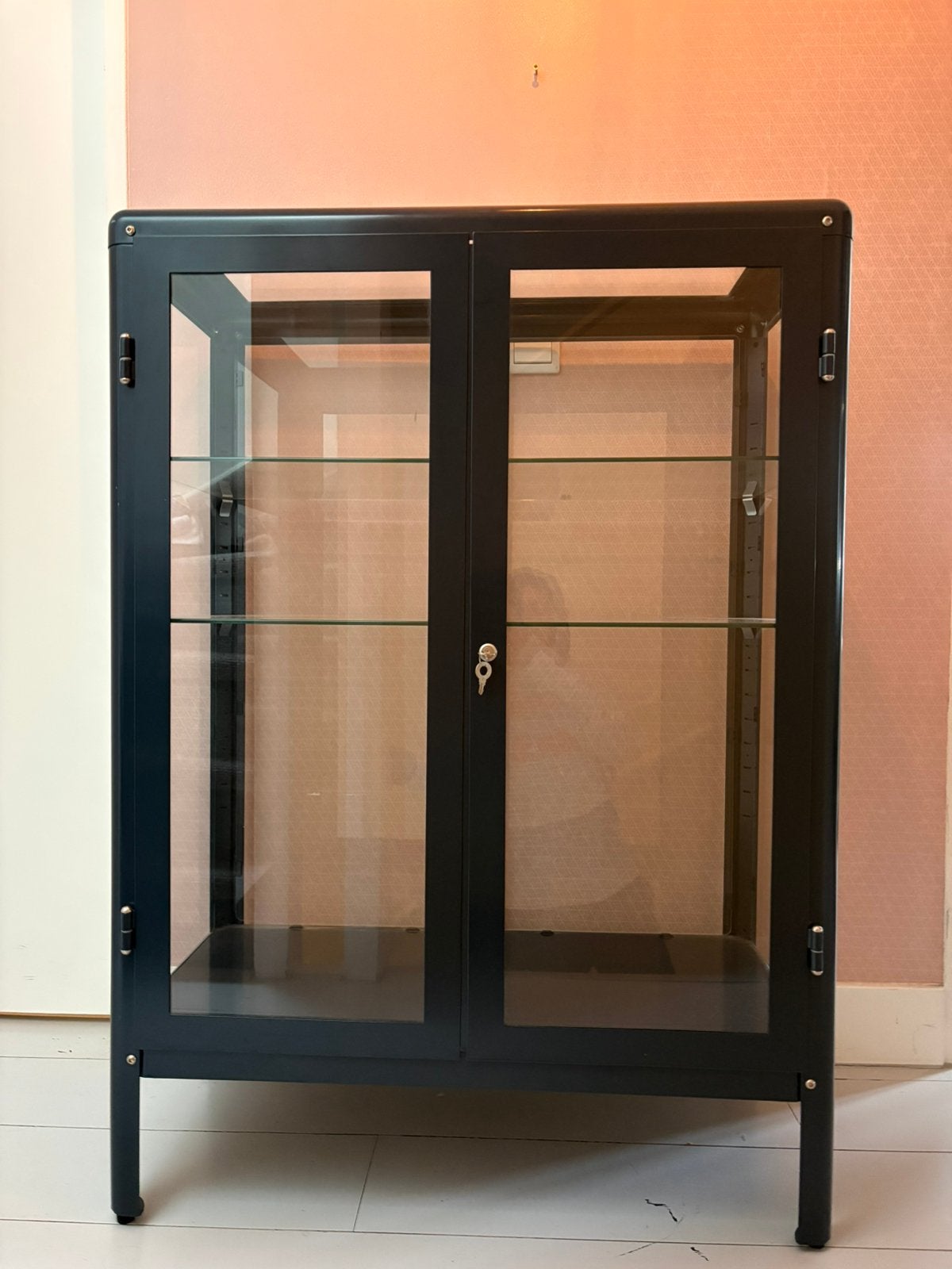 IKEA Fabrikör vitrinekast - blauw 109x79x39 cm, Huis en Inrichting, Kasten | Vitrinekasten, Ophalen, 50 tot 100 cm, Zo goed als nieuw