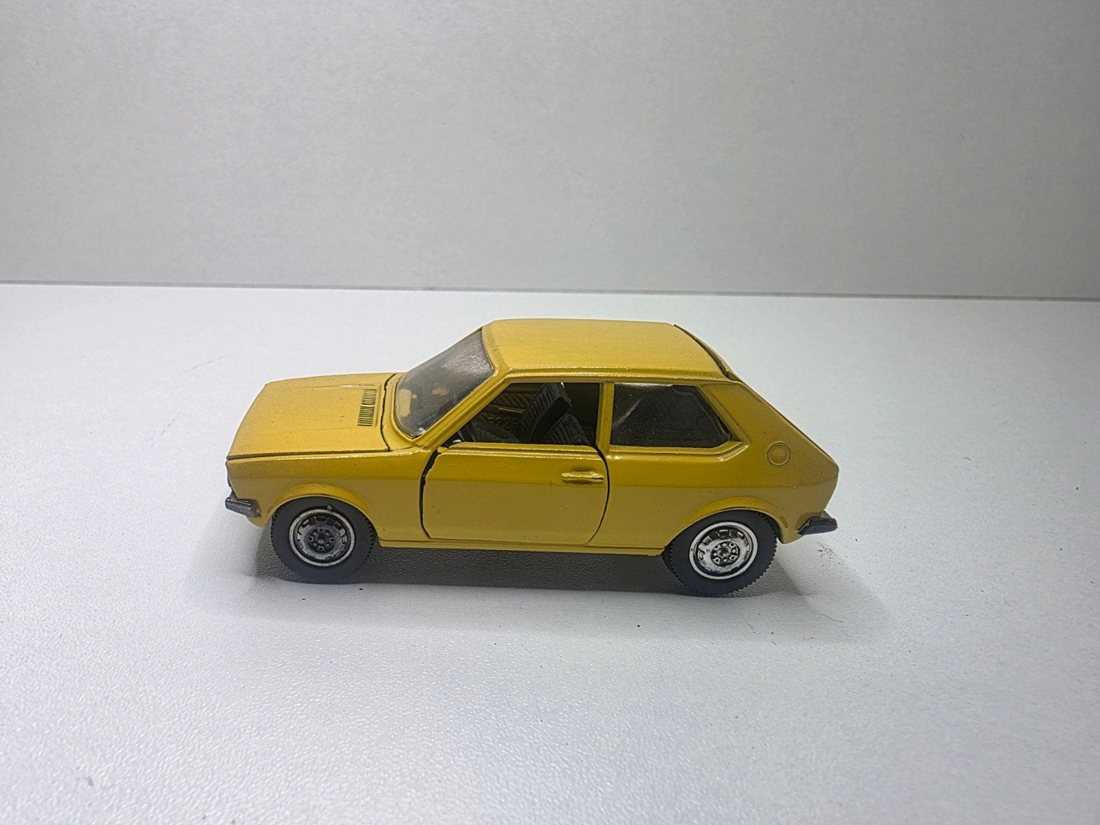 vw polo mk1, Ophalen of Verzenden, Zo goed als nieuw, Auto, Schuco