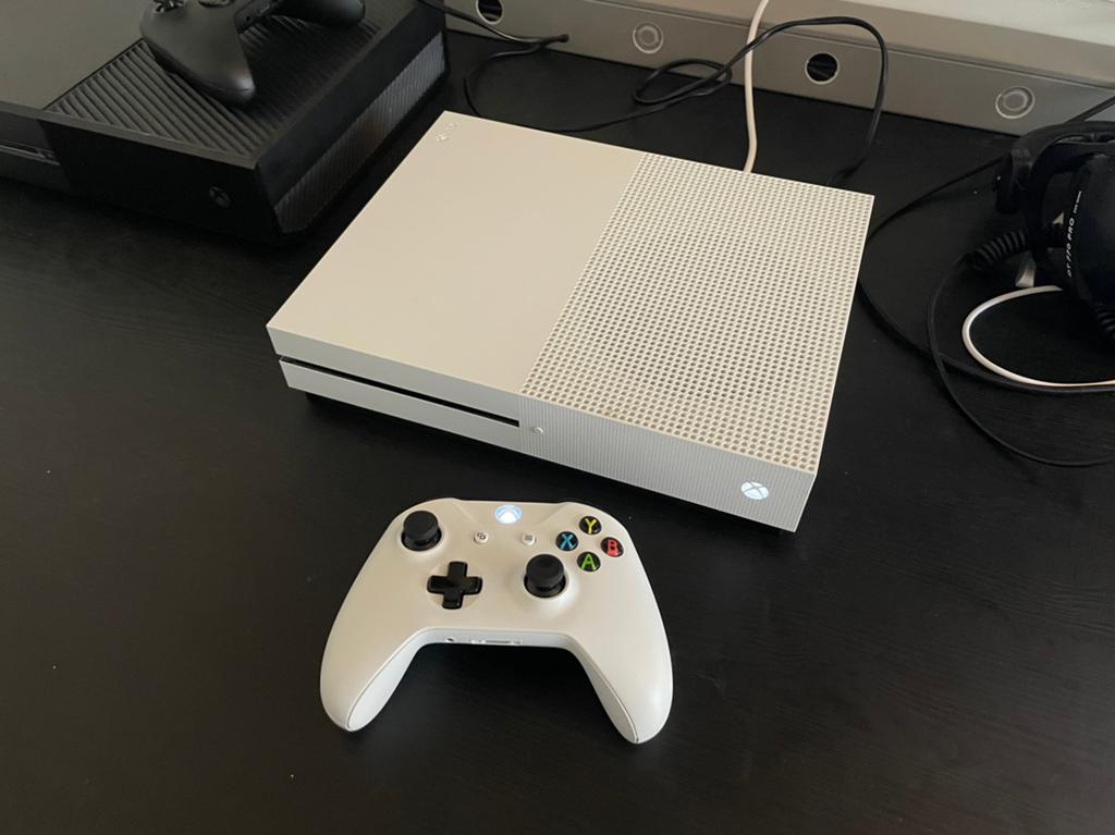 Xbox One S 1TB met Controller - nette staat!, Spelcomputers en Games, Spelcomputers | Xbox One, Refurbished, Xbox One S, Ophalen of Verzenden