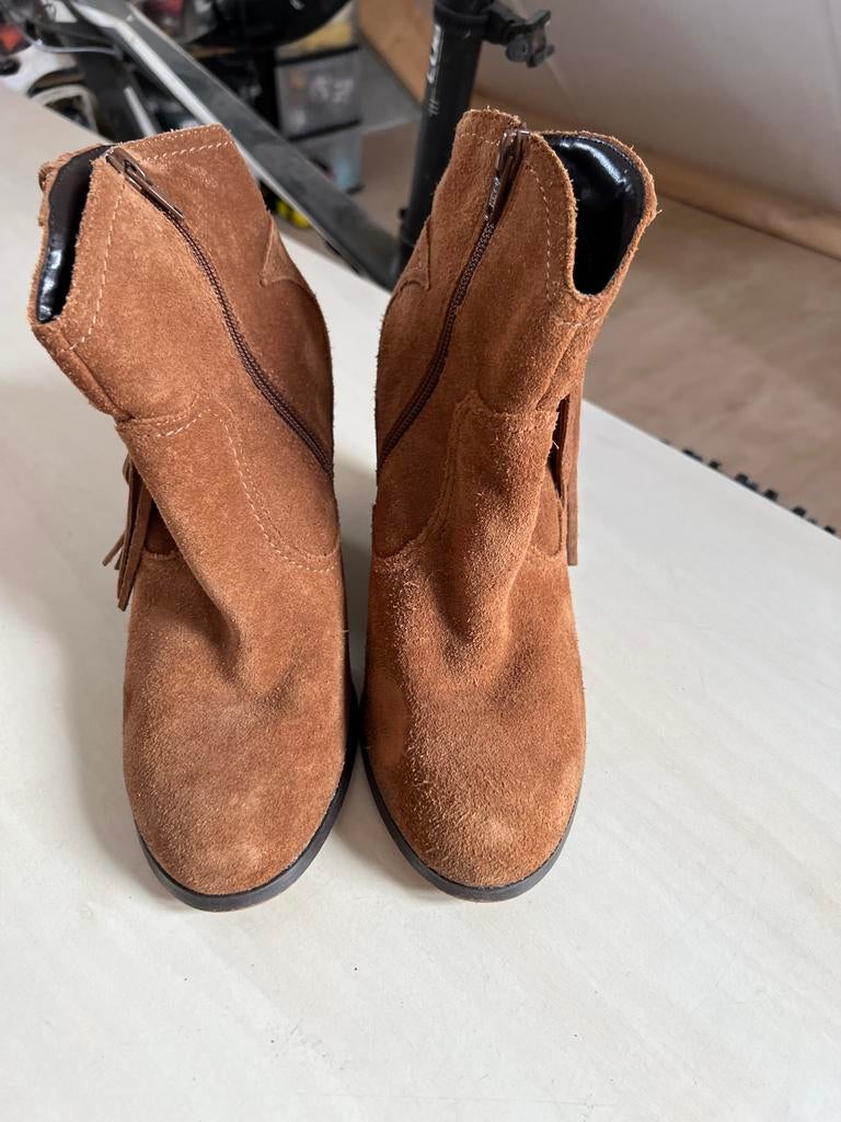 Cowboy enkel laarsje met hak mt 38, Kleding | Dames, Schoenen, Bruin, Lage of Enkellaarzen, Ophalen of Verzenden, Zo goed als nieuw