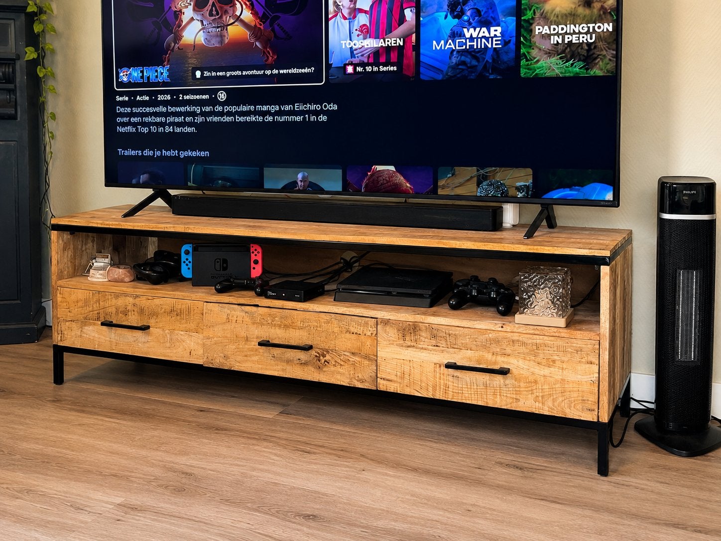 Robuust mangohouten tv-meubel met metalen frame, 100 tot 150 cm, Ophalen of Verzenden, Zo goed als nieuw, Minder dan 100 cm