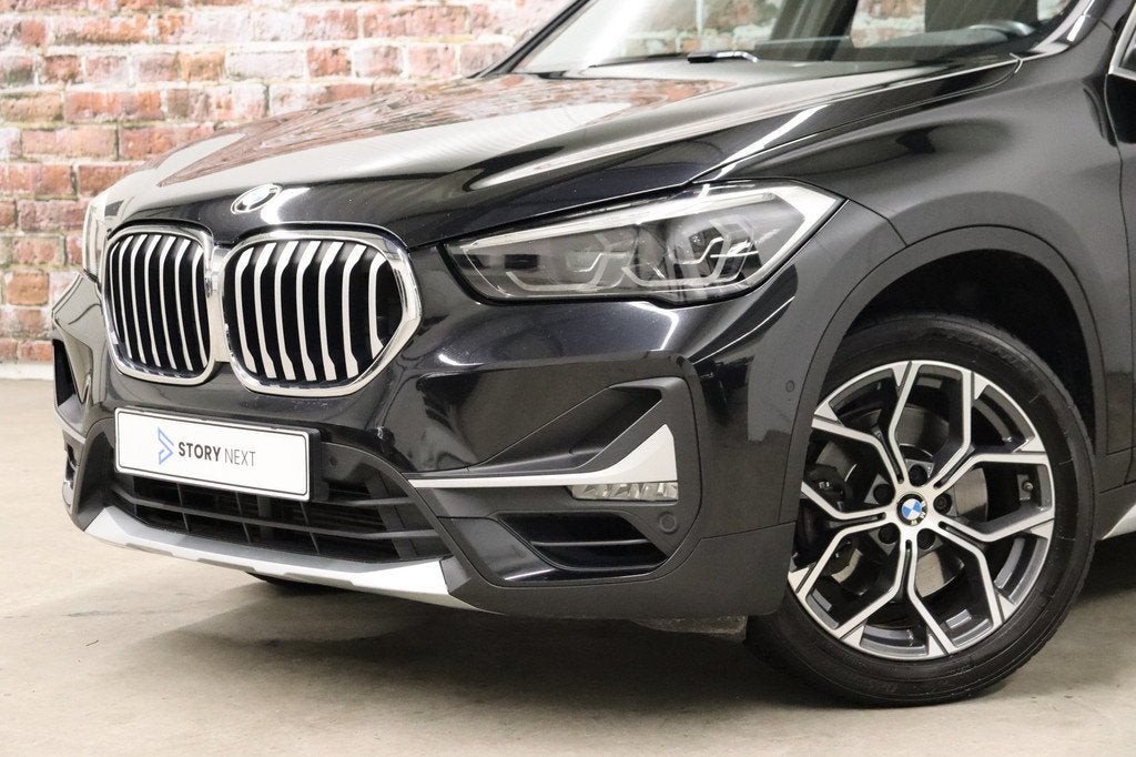 BMW X1 sDrive20i High Executive xLine Automaat / Navigatiesy, 1998 cc, Zwart, Zwart, SUV of Terreinwagen