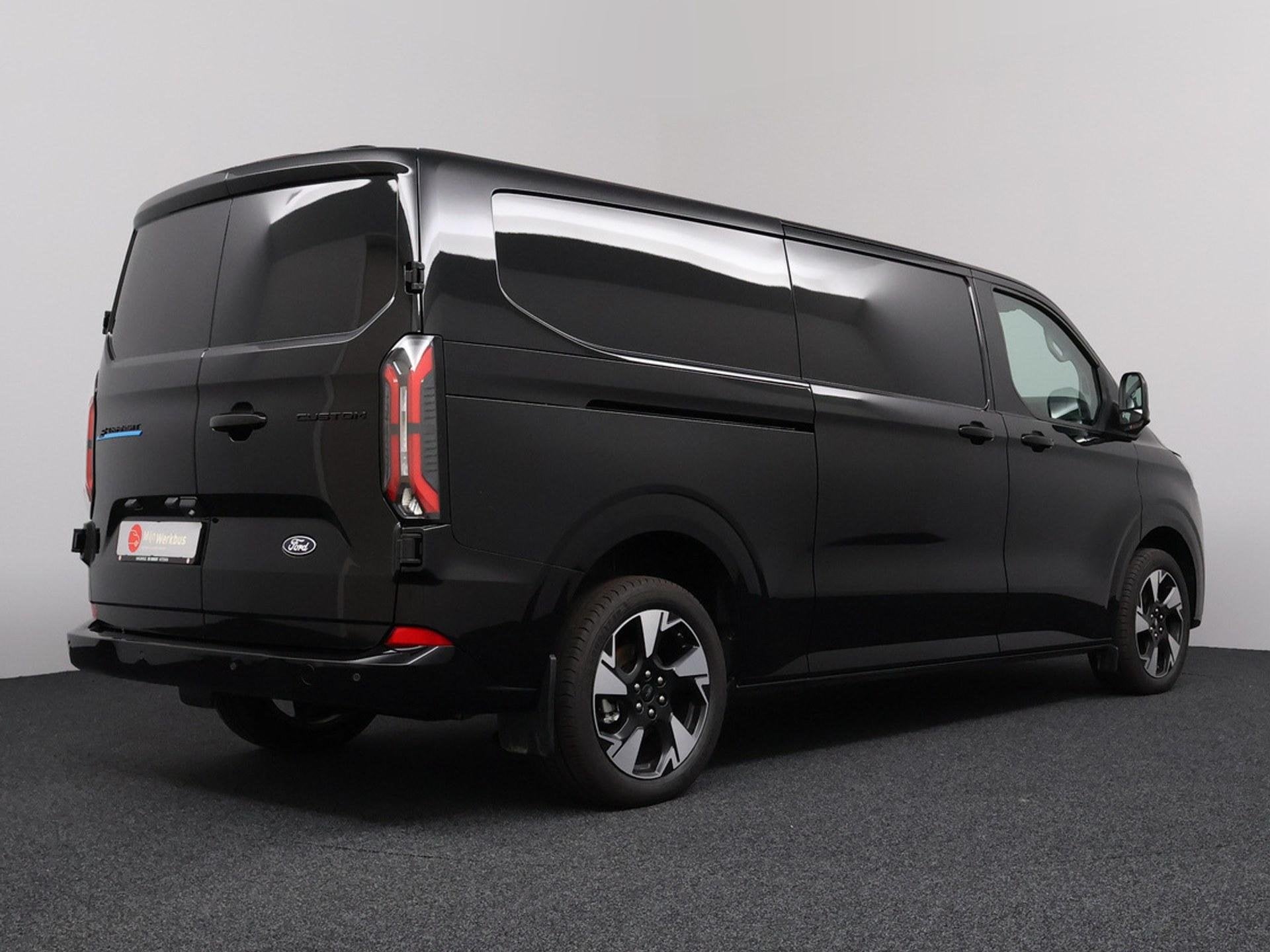 Ford E-Transit Custom 340 L2H1 Limited 71 kWh | ACC | 360°, Automaat, 470 min, Zwart, 218 pk