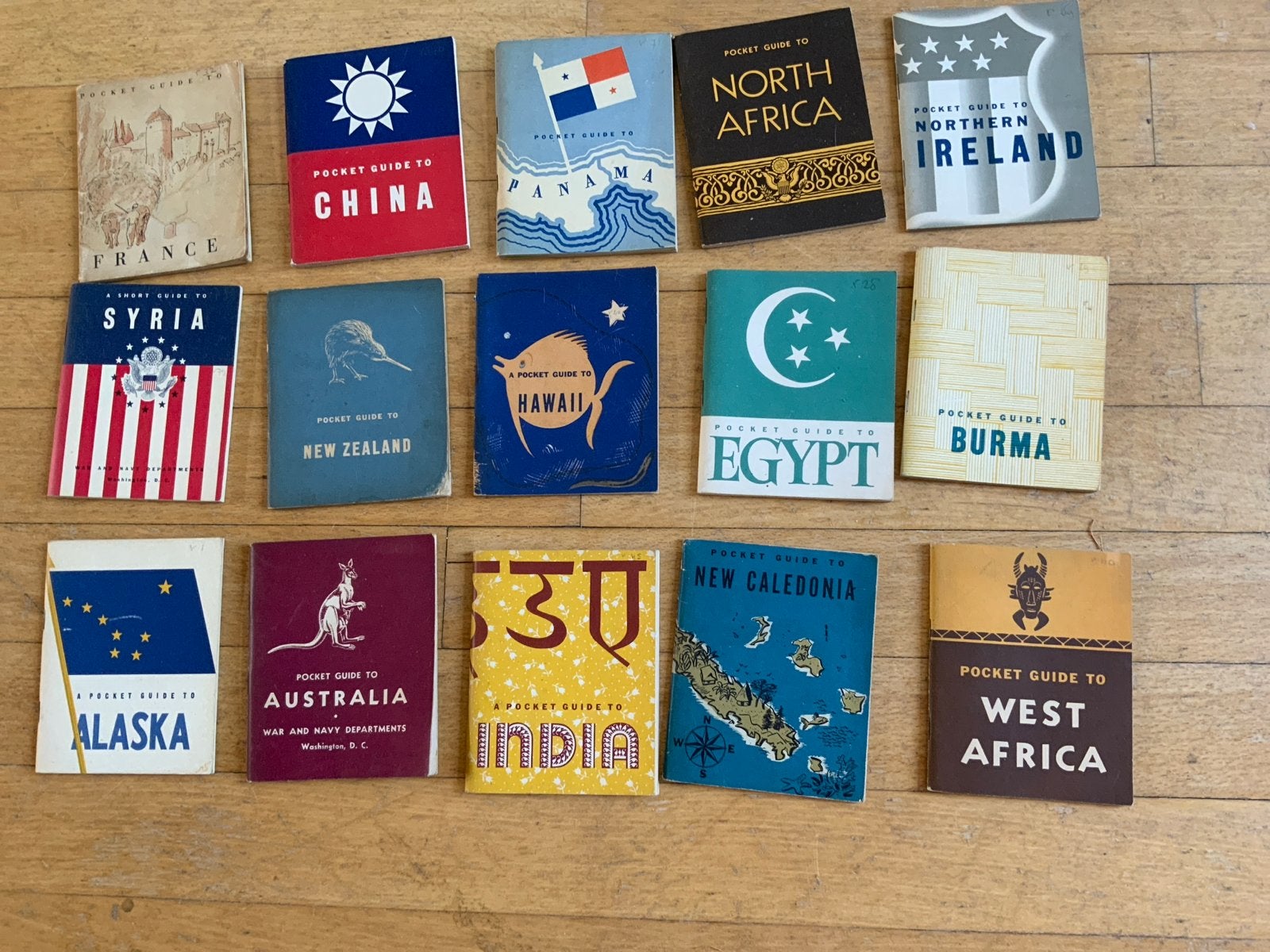 US  ARMY Pocket Guides: WO II  12 stuks resteren., Verzenden, Amerika