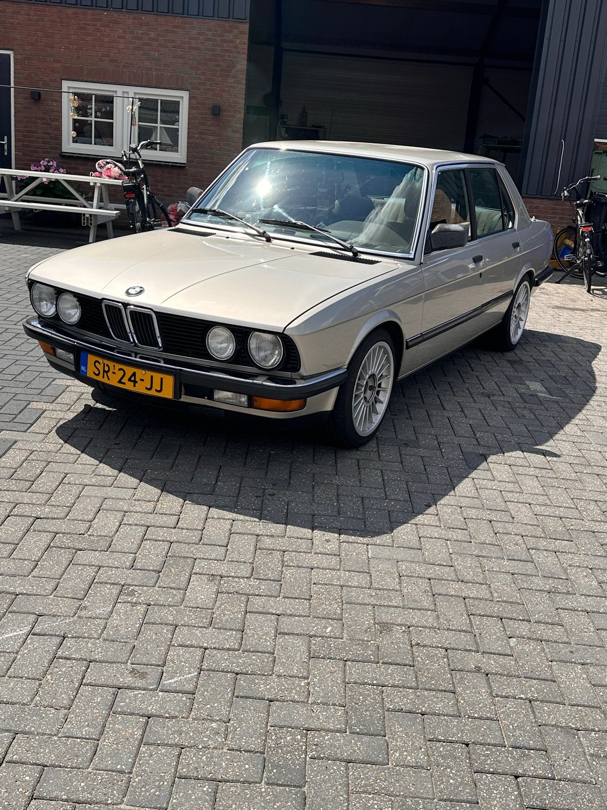 BMW 5-Serie 1.8 I 518 1987 Beige, Auto's, Achterwielaandrijving, 4 cilinders, Beige, 1200 kg