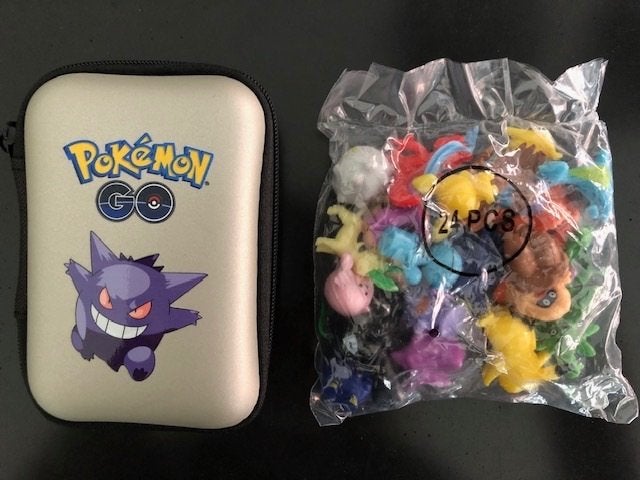 Nieuw !!  Pokémon etui / kaarthouder + 24 poppetjes, Ophalen of Verzenden, Nieuw