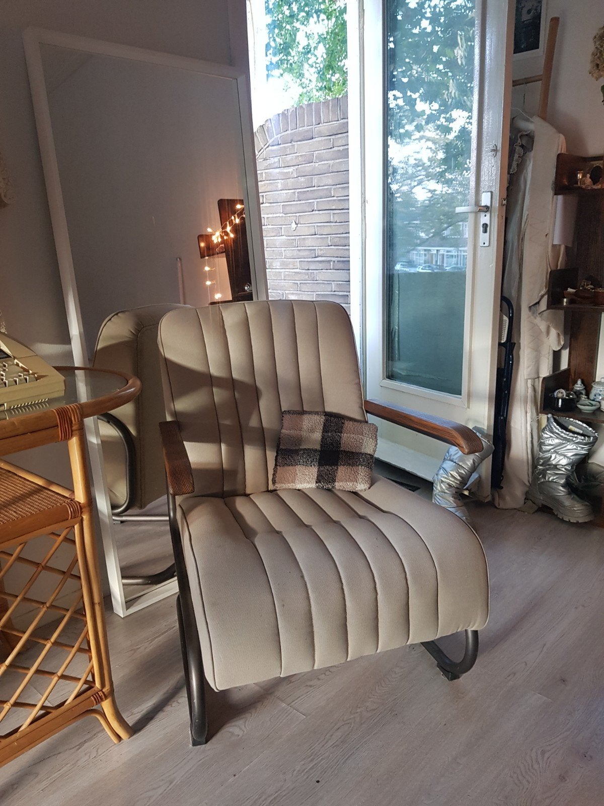 fauteuil stoel lounge hout chroom stof beige, Huis en Inrichting, Fauteuils, Ophalen, Gebruikt, 75 tot 100 cm, Stof