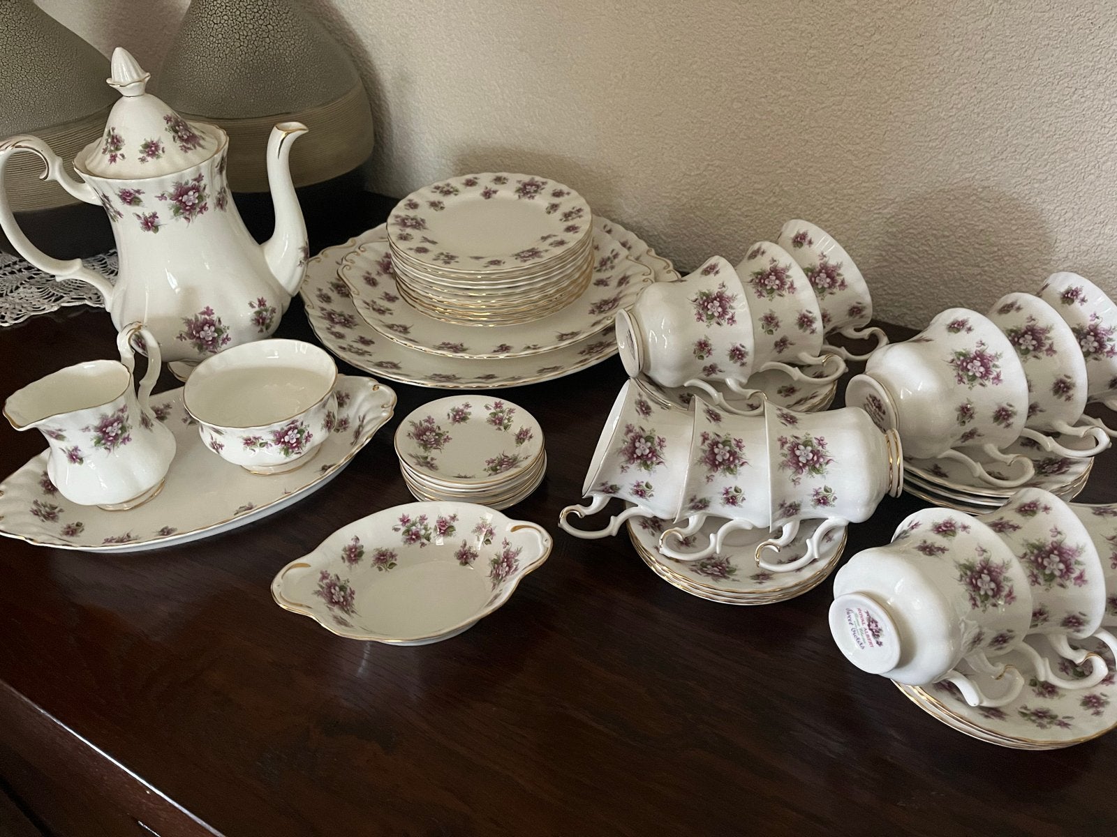 Prachtig Royal Albert Sweet Violets Servies - Grote Set, Ophalen