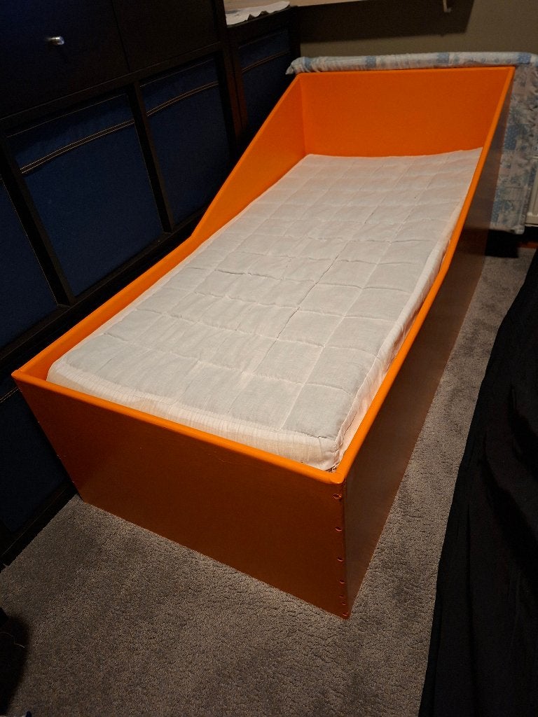 Peuter bed, zelfgemaakt met matrasje en zijkant, Ophalen, Zo goed als nieuw, Overige typen