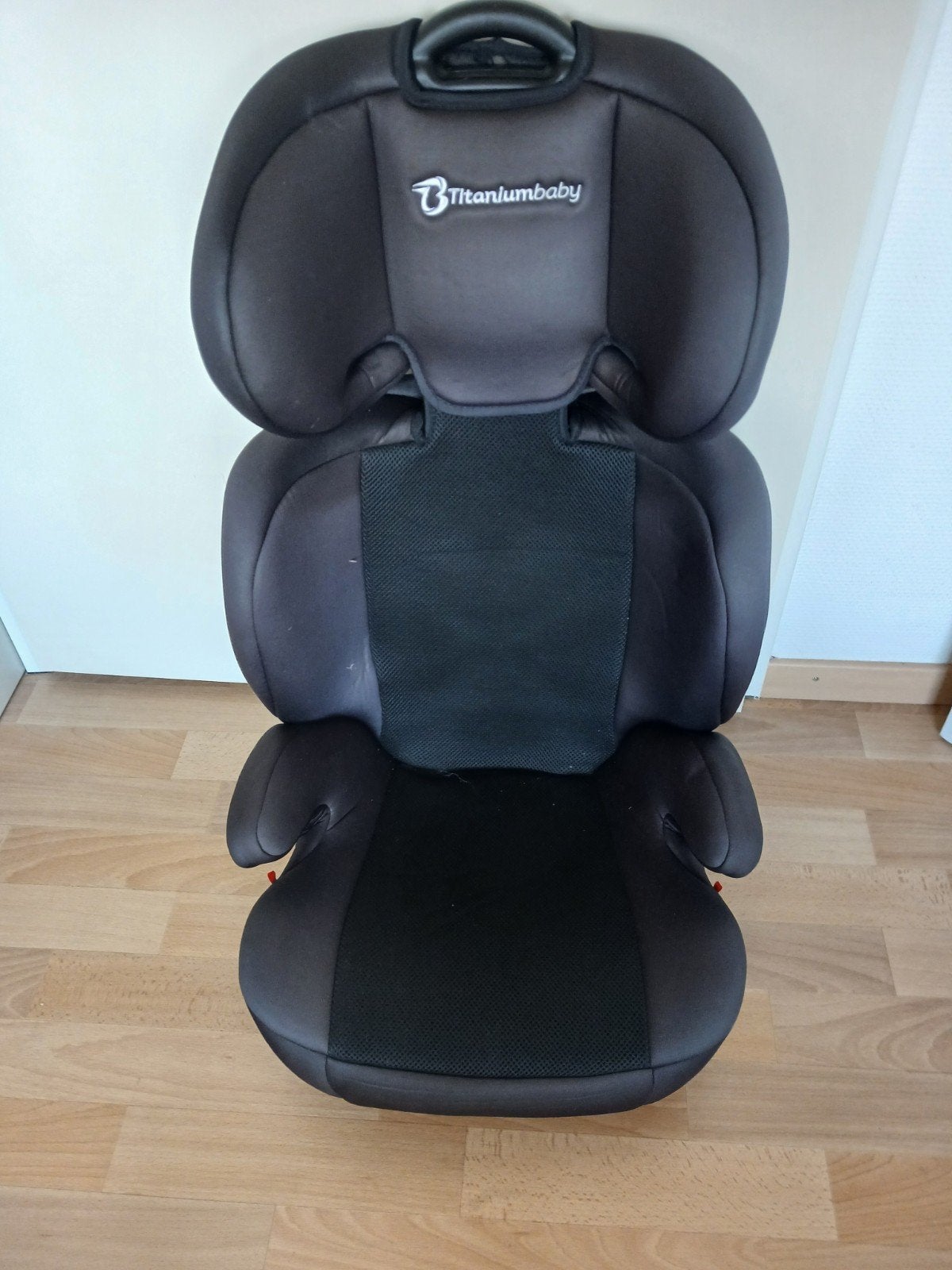 Autostoel Titaniumbaby 15-35 kg, Autogordel, 15 t/m 36 kg, Afneembare rugleuning, Zo goed als nieuw