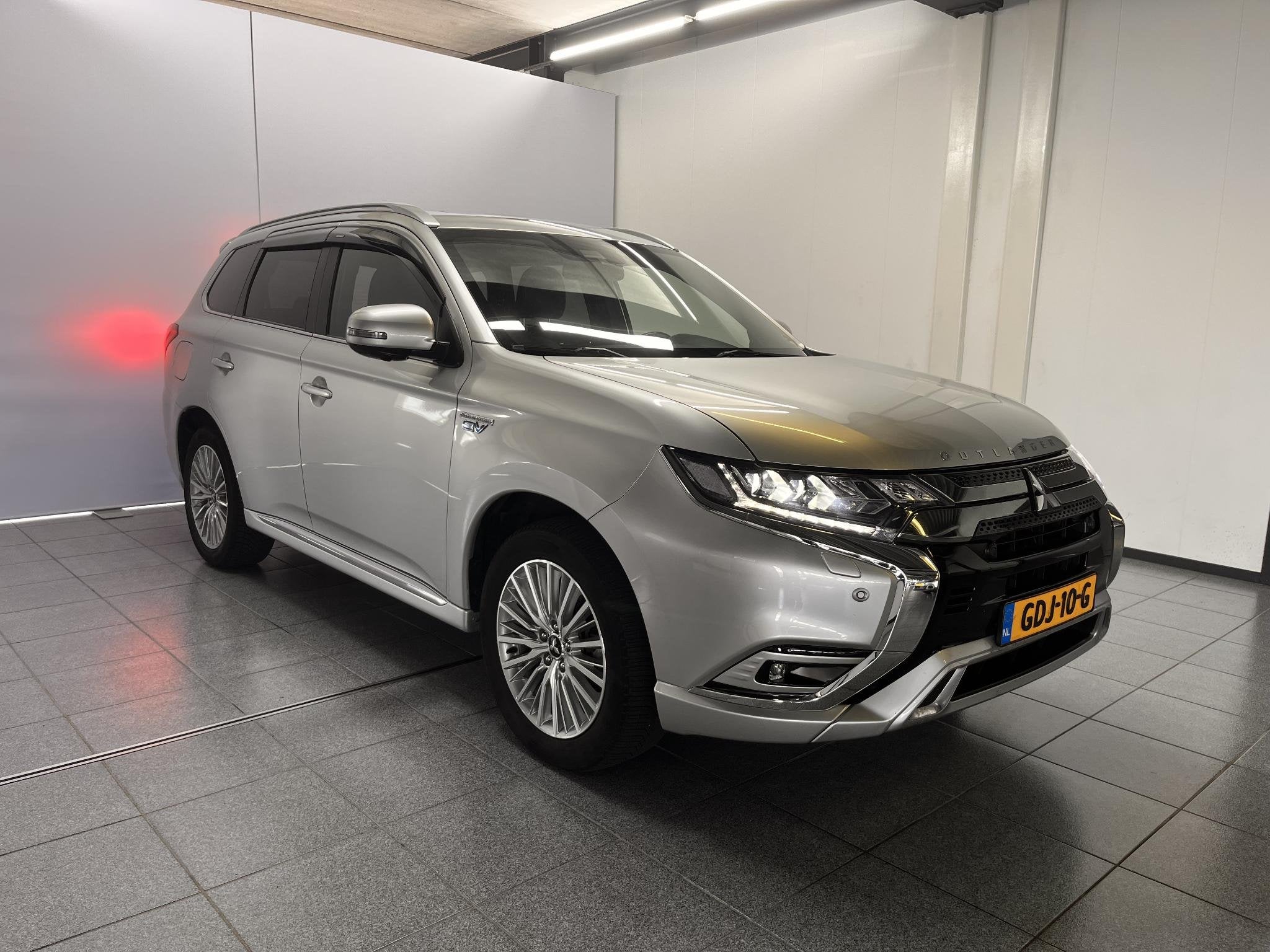 Mitsubishi Outlander 2.4 PHEV Intense+ Automaat / Luxe Leder, Automaat, 12 maanden, 4 cilinders, Plug-in hybride