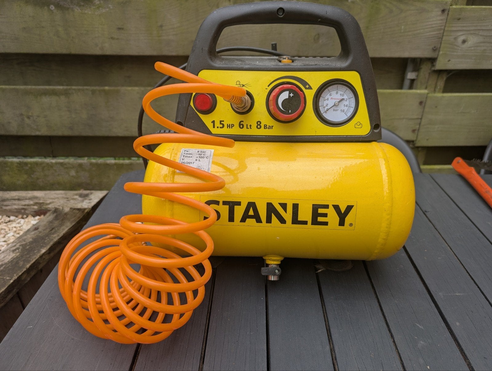 Stanley compressor, Ophalen, 6 tot 10 bar, Zo goed als nieuw, Minder dan 200 liter/min