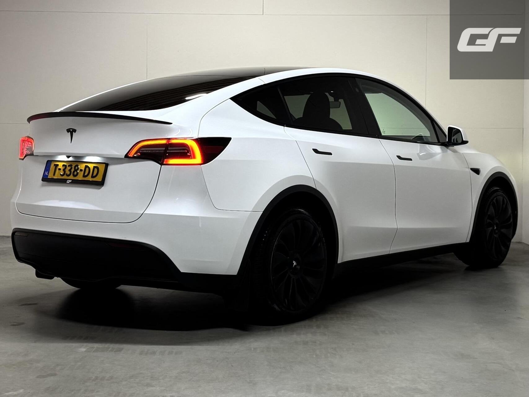Foto 4 van Tesla Model Y RWD 58 kWh 92% SOH Black Edition Trekhaak FSD