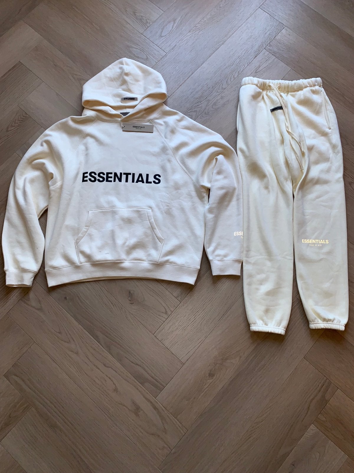 NIEUW! Essentials trainingspakken maat S-M, Kleding | Heren, Nieuw, Ophalen of Verzenden, Algemeen, Meerkleurig