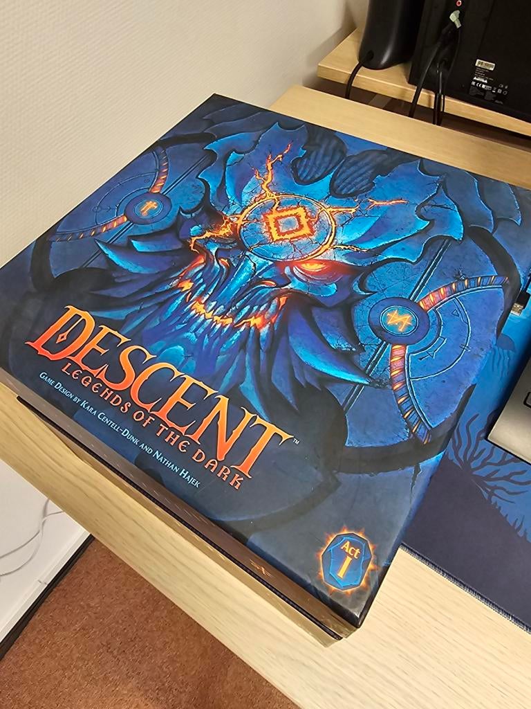 Descent 3 legends of the dark, Hobby en Vrije tijd, Gezelschapsspellen | Bordspellen, Ophalen of Verzenden, Zo goed als nieuw