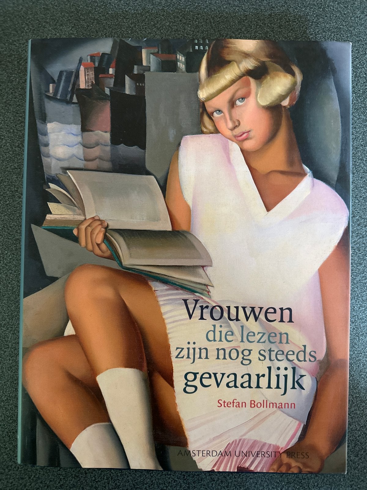 Vrouwen die lezen zijn nog steeds gevaarlijk - Stefan Bollma, Ophalen of Verzenden, Zo goed als nieuw, Nederland