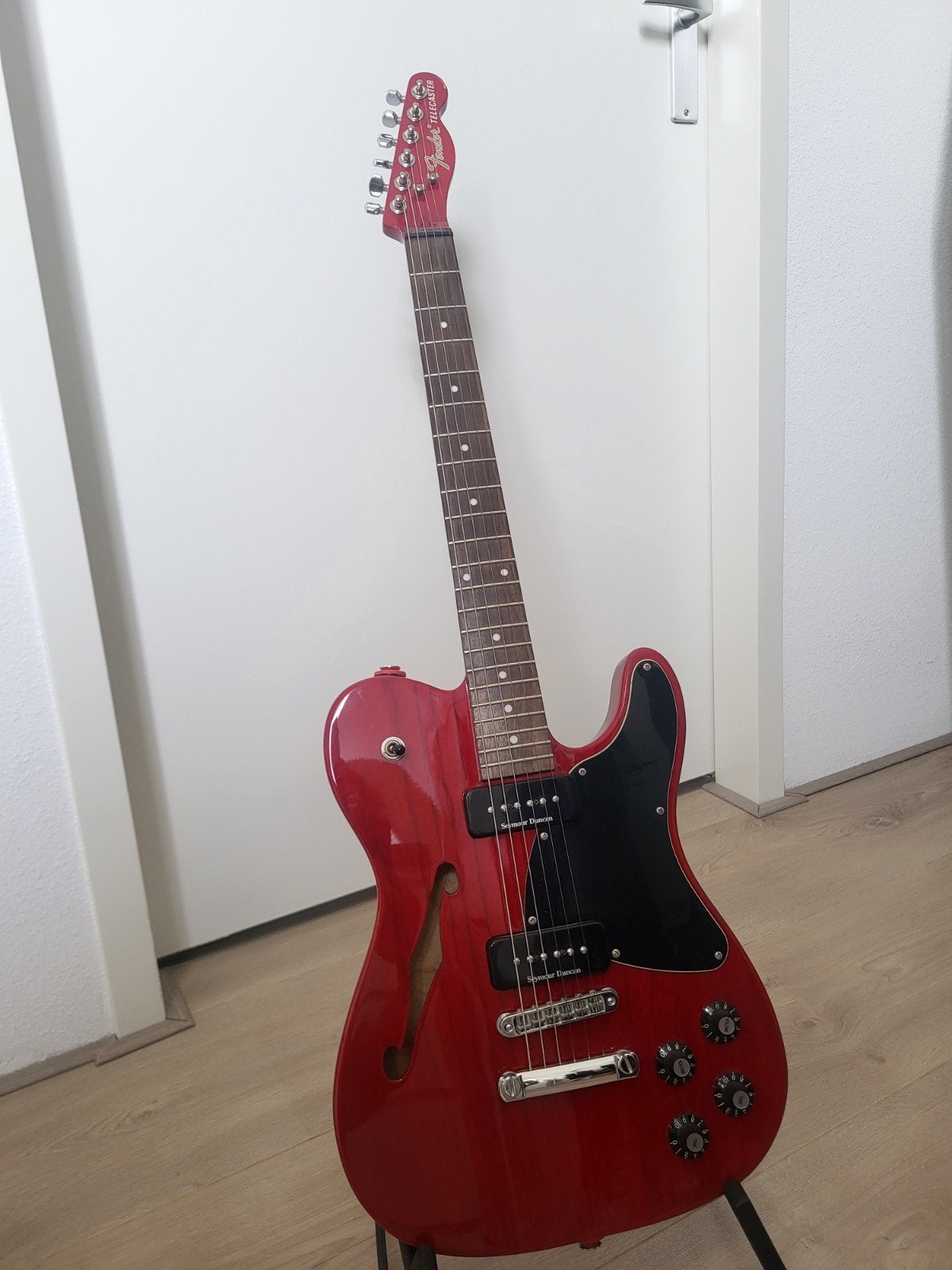Fender Thinline JA-90 Jim Adkins Crimson Red Transparent, Muziek en Instrumenten, Snaarinstrumenten | Gitaren | Elektrisch, Ophalen