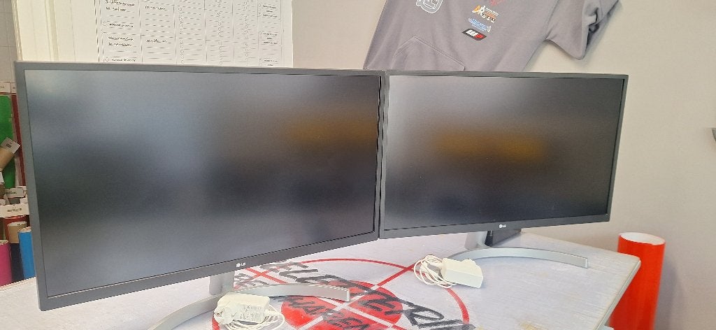 2X LG Monitor 27", Ophalen, IPS, Kantelbaar, 27"