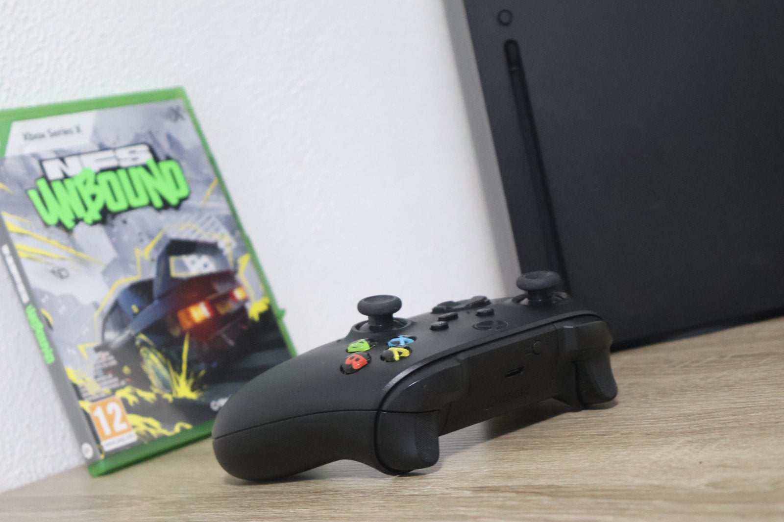 Foto 4 van Xbox Series X 1TB 8K + 2 Controller’s + 8 Spellen