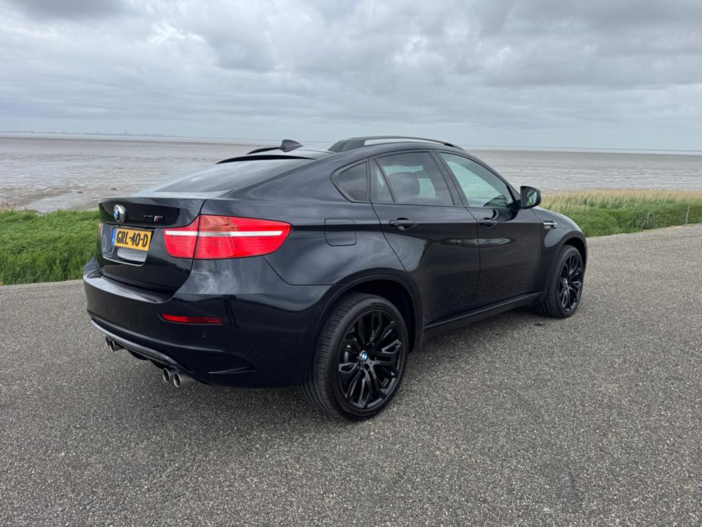 BMW X6 4.4 M AUT 2009 carbon zwart youngtimer, Auto's, 3000 kg, Zwart, Dealer onderhouden, SUV of Terreinwagen