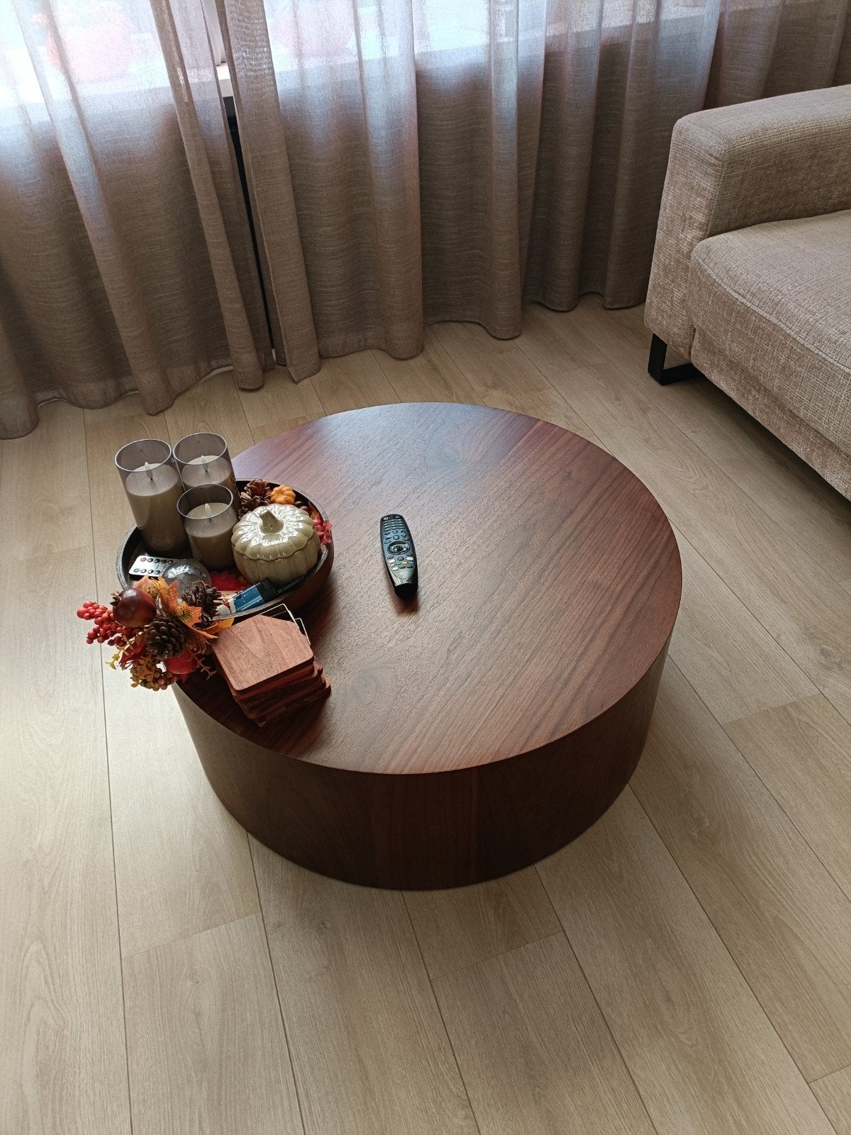 Een nog redelijke ronde salontafel, Ophalen, Overige materialen, Gebruikt, 50 tot 100 cm