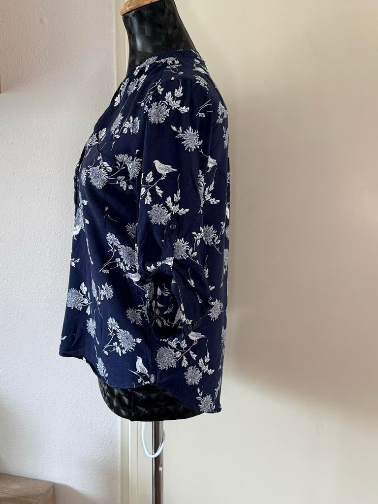 Donkerblauwe blouse met bloemen en vogels, Ophalen of Verzenden, Gedragen, Maat 36 (S), Blauw