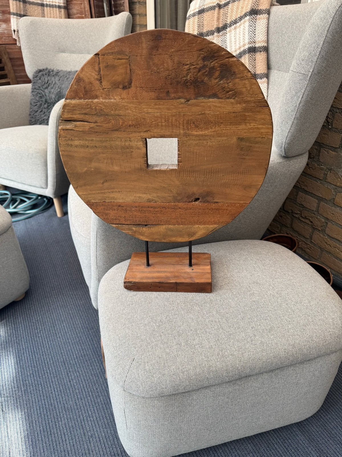 Decoratief houten wiel op standaard - Vintage stijl, Huis en Inrichting, Gebruikt, Ophalen of Verzenden, Bruin, Vintage