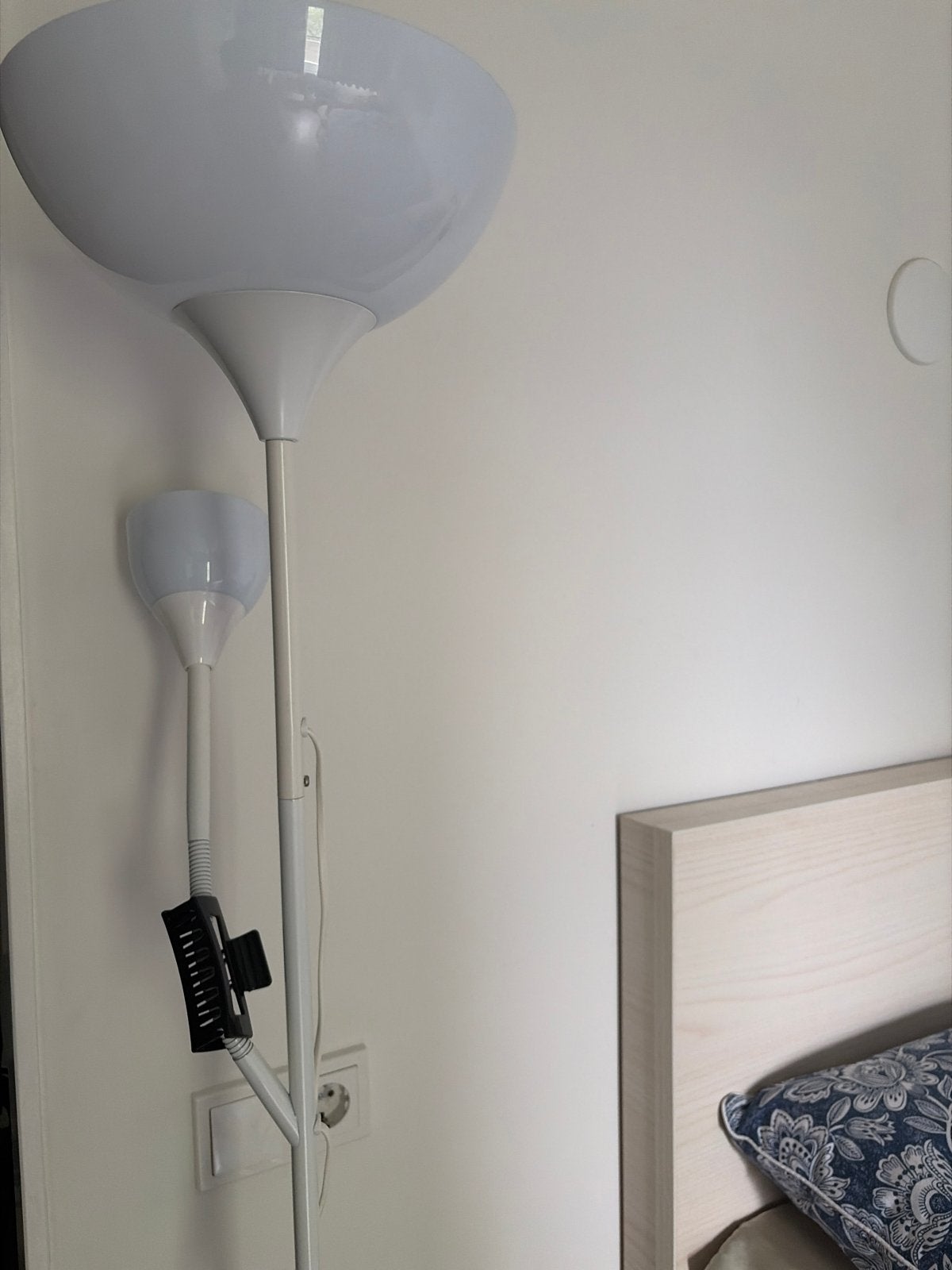 IKEA Not vloerlamp wit met leeslamp, Huis en Inrichting, Lampen | Vloerlampen, Ophalen, Kunststof, E27 (groot), Zo goed als nieuw