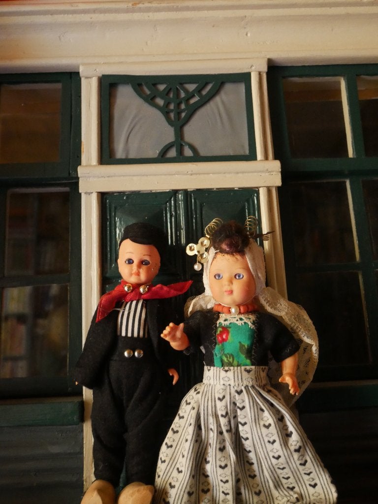 2 oude vintage poppenhuis popjes, Verzamelen, Ophalen of Verzenden, Gebruikt, Poppenhuis