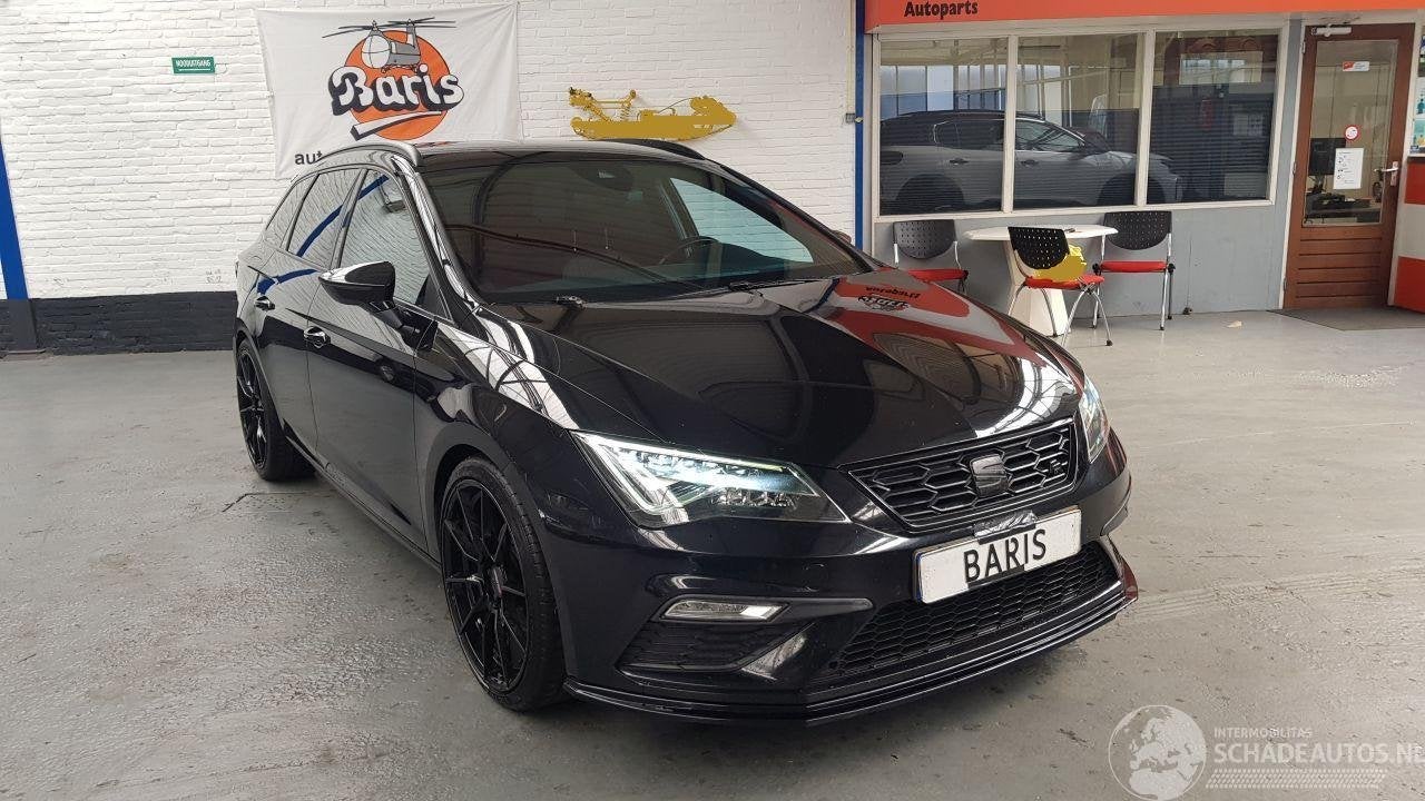 SEAT Leon 1.6 TDI 16V COMBI 4DRS DSL 1.598CC 85KW 116PK, Auto diversen, Schadeauto's, Zwart, Stationwagon, Diesel, Service@seat.de