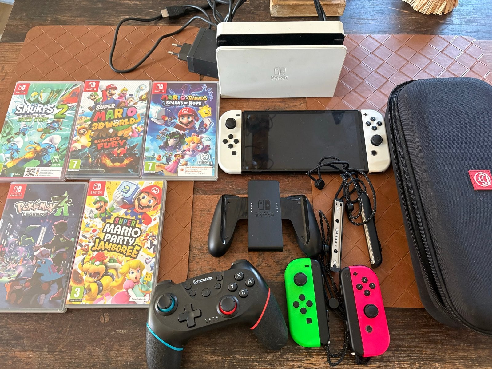 Nintendo Switch OLED met 5 games en extra controllers, Spelcomputers en Games, Spelcomputers | Nintendo Switch, Switch OLED, Met games