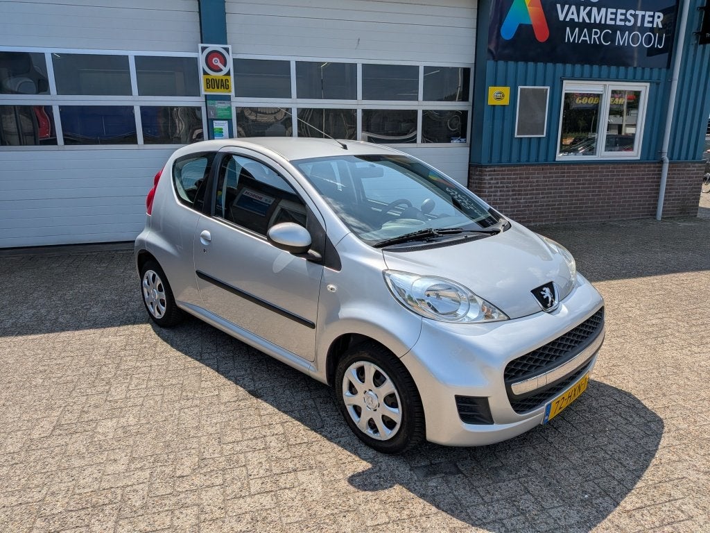 Peugeot 107 1.0-12V Sublime NW KOPPELING! (bj 2009), Auto's, Peugeot, Voorwielaandrijving, Gebruikt, 4 stoelen, 68 pk