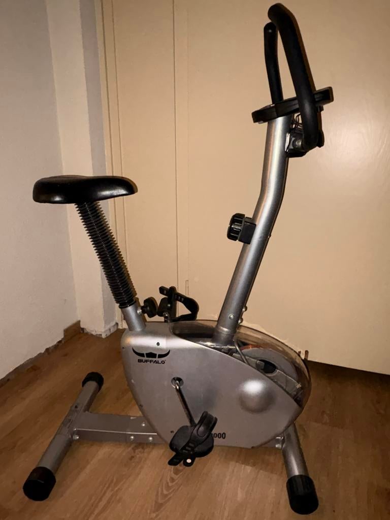 Hometrainer Buffalo HTM2000, Sport en Fitness, Fitnessapparatuur, Ophalen, Aluminium, Zo goed als nieuw, Benen