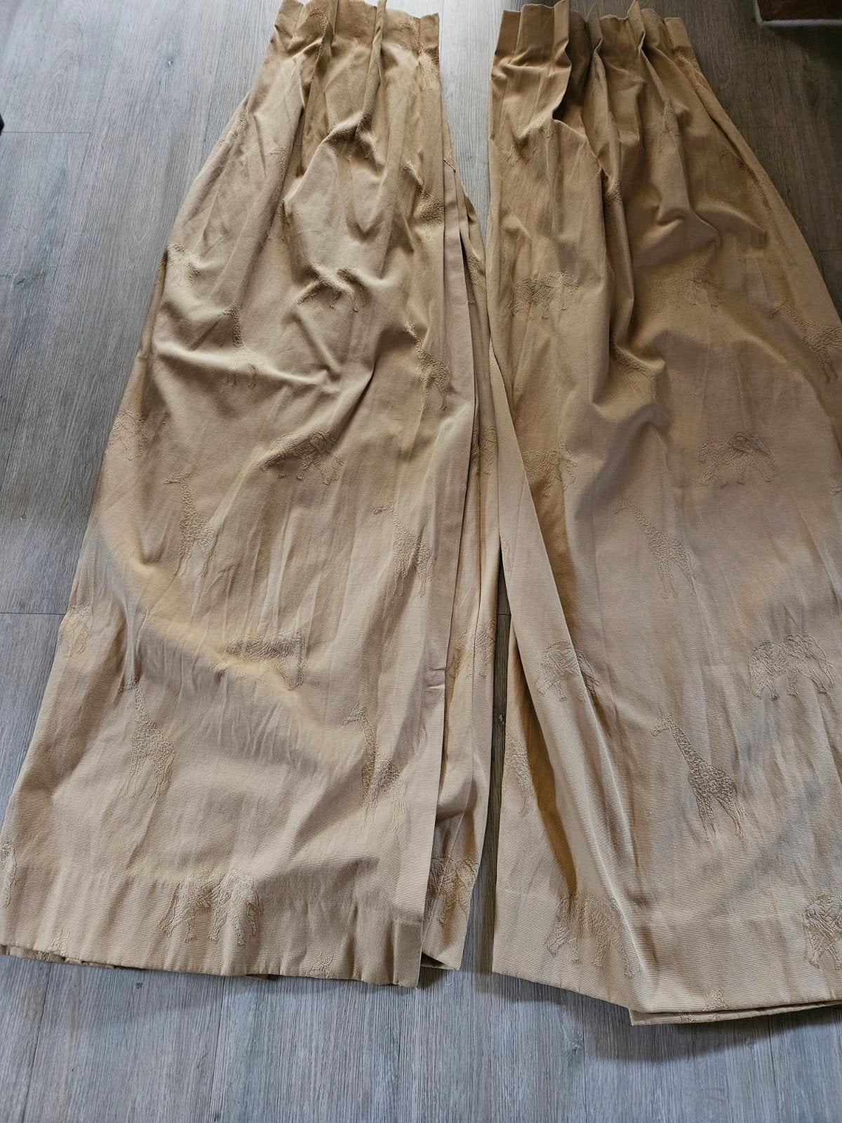 Beige gordijnen met geborduurde giraffen en olifanten, Ophalen, Gebruikt, Kinderkamer, Speels, Afrikaans, Beige